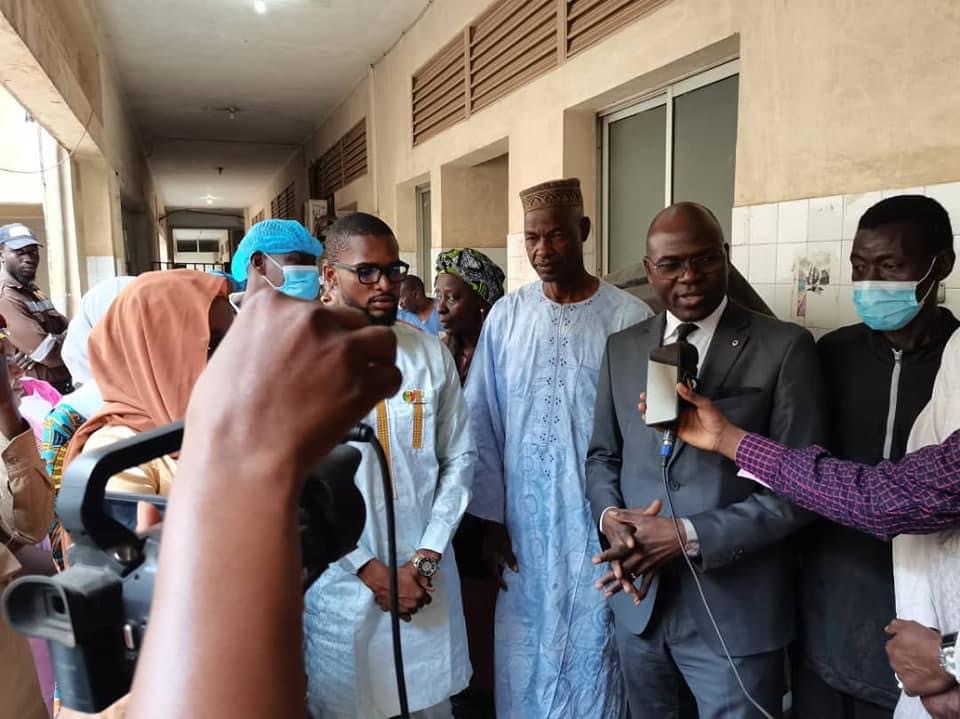 CHU Gabriel Touré :Le collectif des jeunes pharmaciens du Mali et ses partenaires font un don à l'hôpital Gabriel Touré.